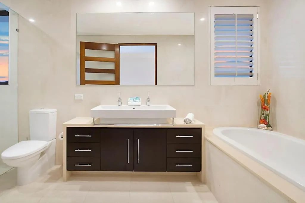 3 M Luxury Waterfront Villa In Paradise Pets Welcome Gold Coast