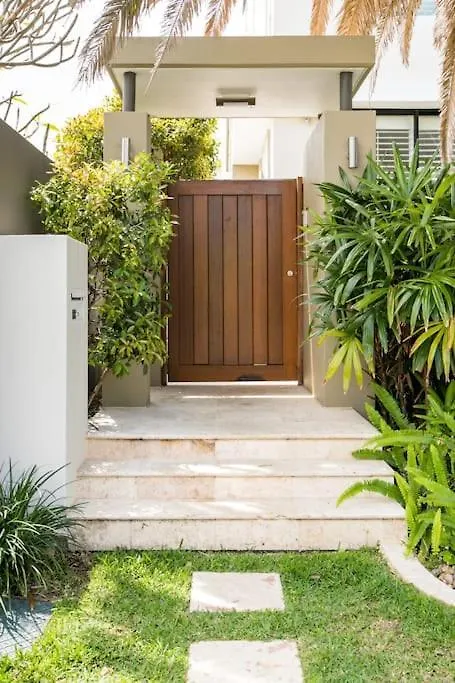 3 M Luxury Waterfront Villa In Paradise Pets Welcome Gold Coast