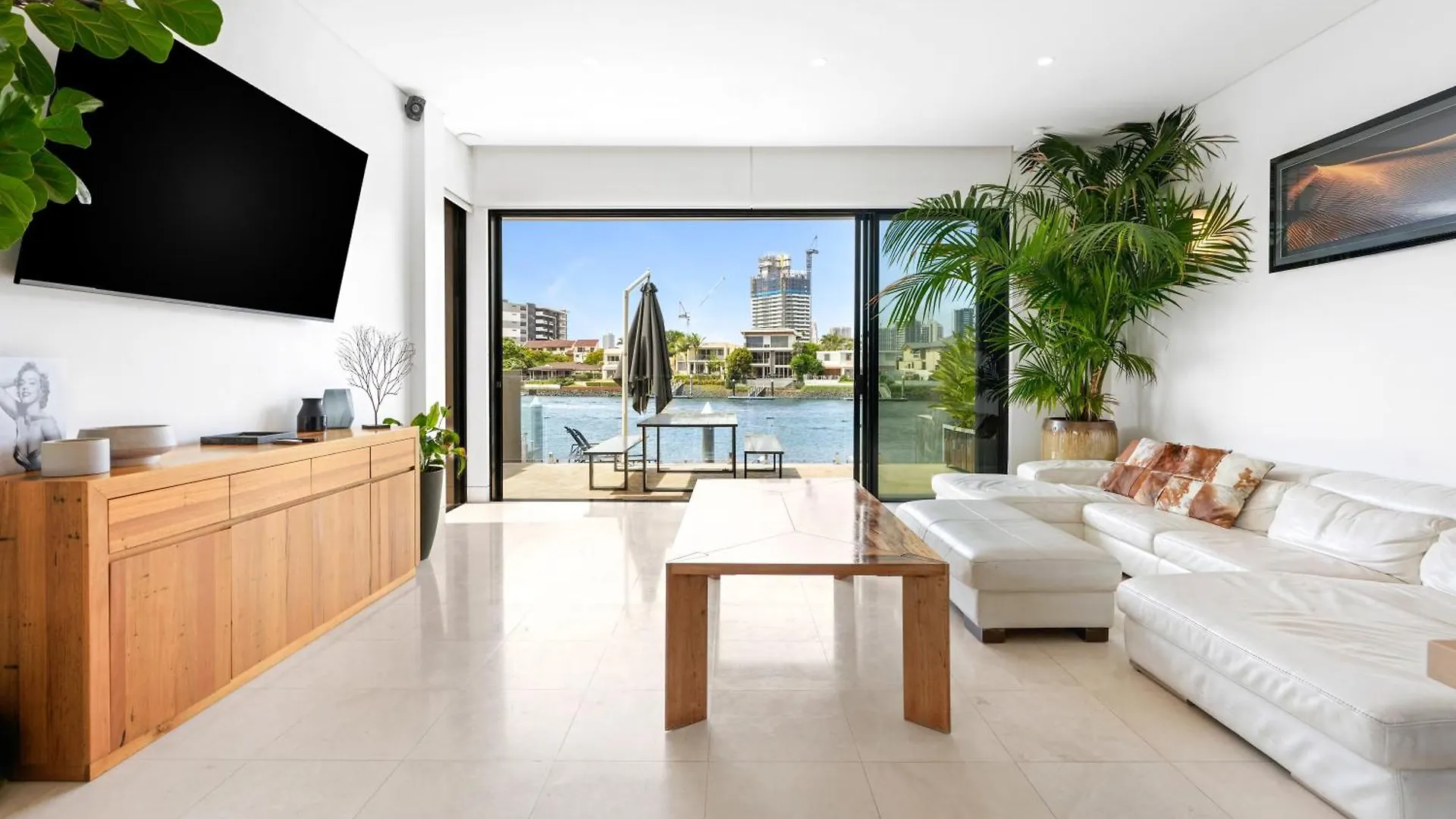 3 M Luxury Waterfront Villa In Paradise Pets Welcome Gold Coast