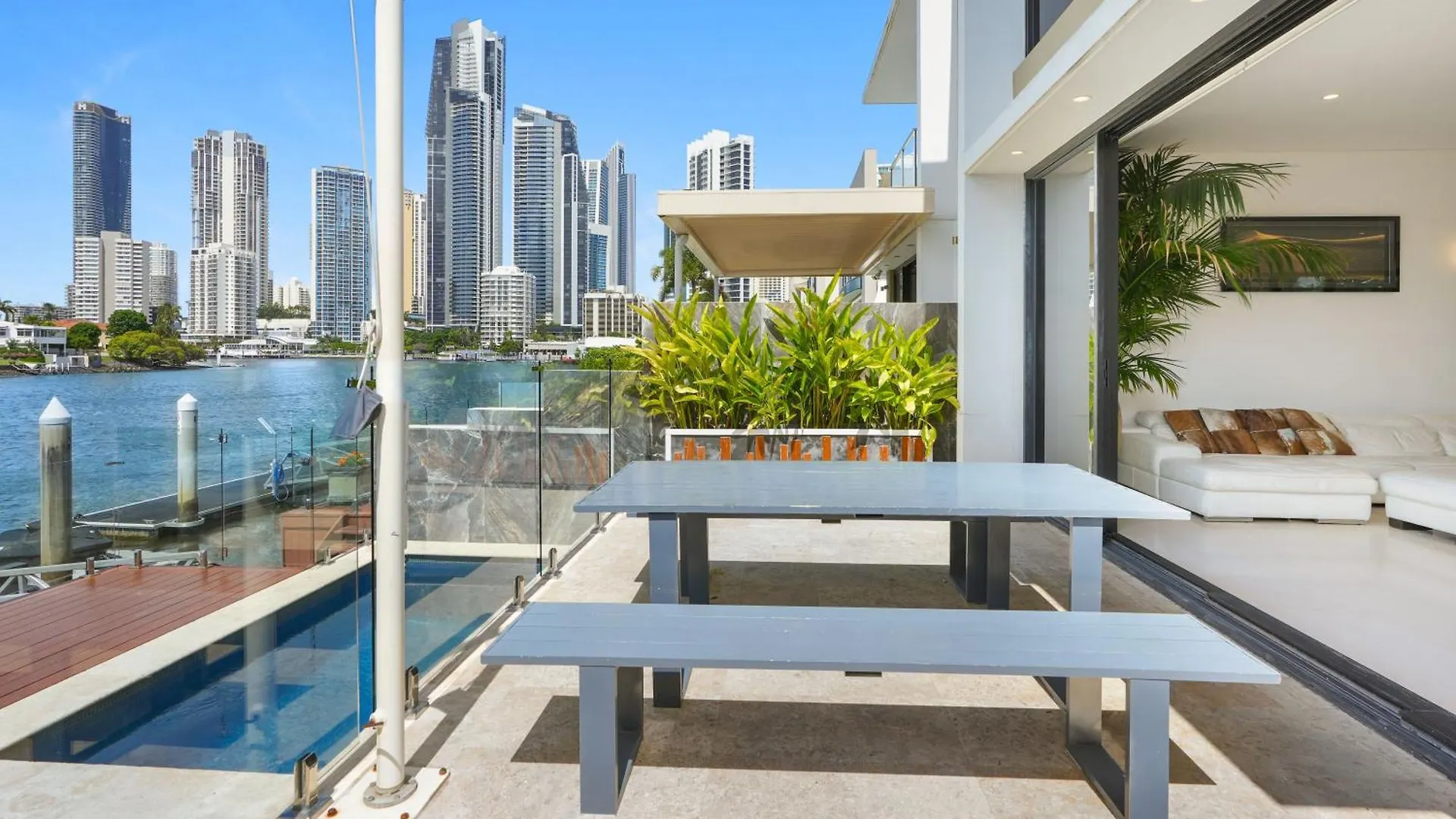 3 M Luxury Waterfront Villa In Paradise Pets Welcome Gold Coast