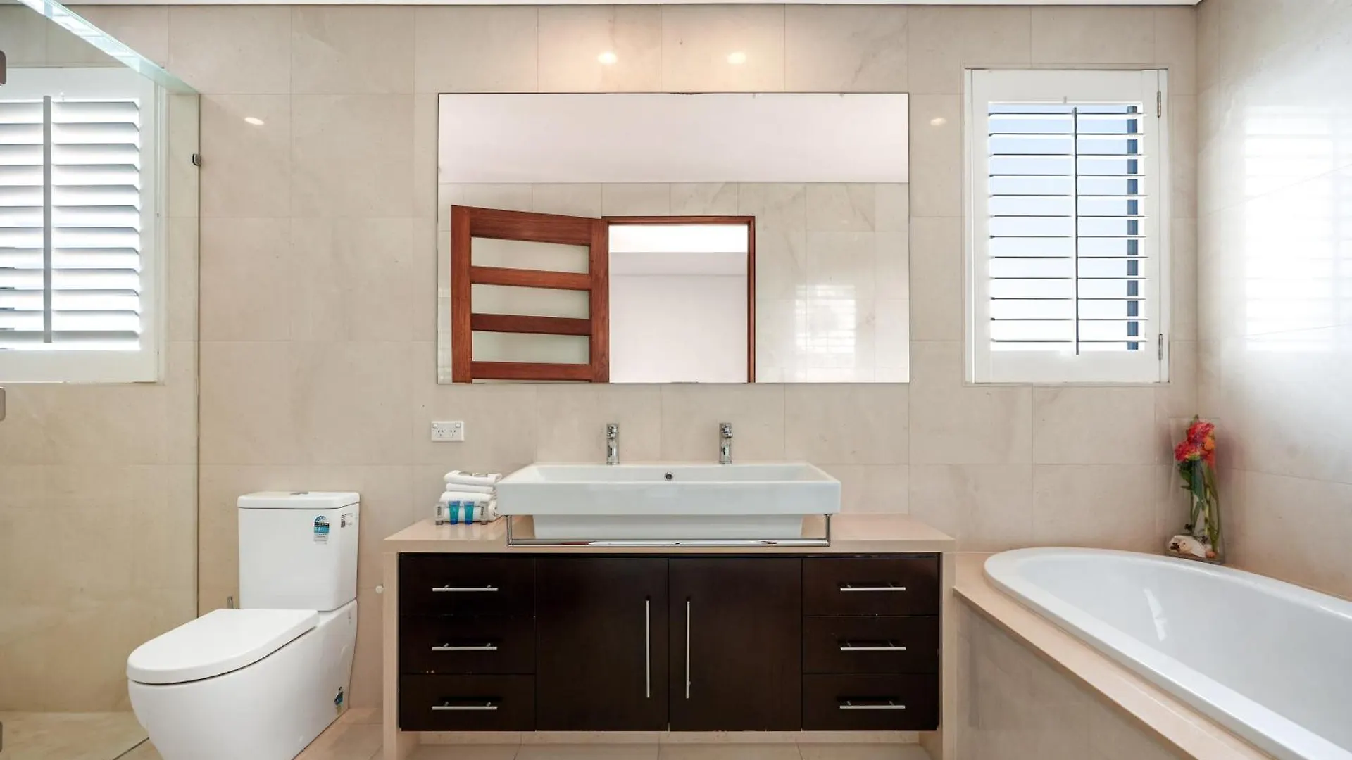 3 M Luxury Waterfront Villa In Paradise Pets Welcome Gold Coast 0*,  Australie